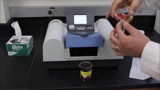 How to use a spectrophotometer Spectronic 200E [upl. by Lhadnek]